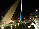 Milenium bridge at night