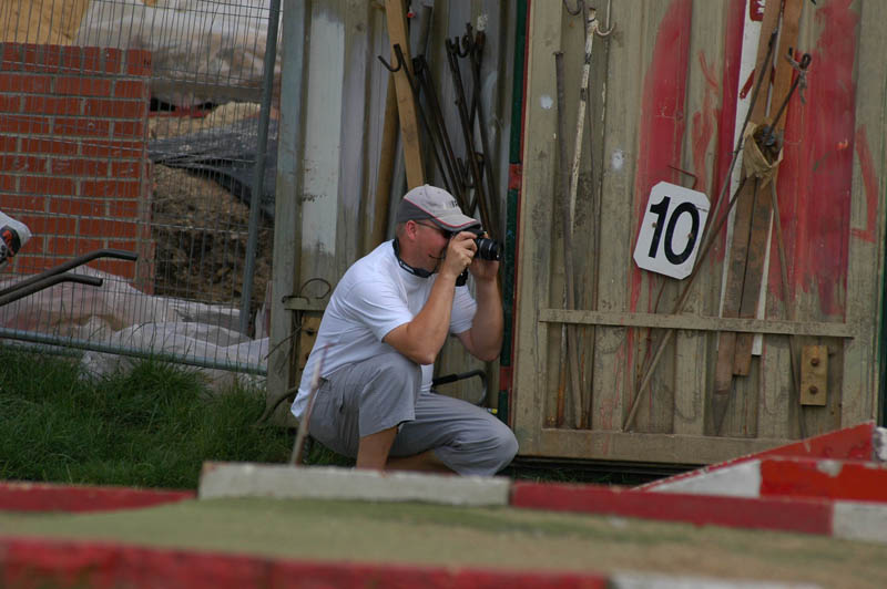 chris lee taking a break from dialing his losi with his new camera.