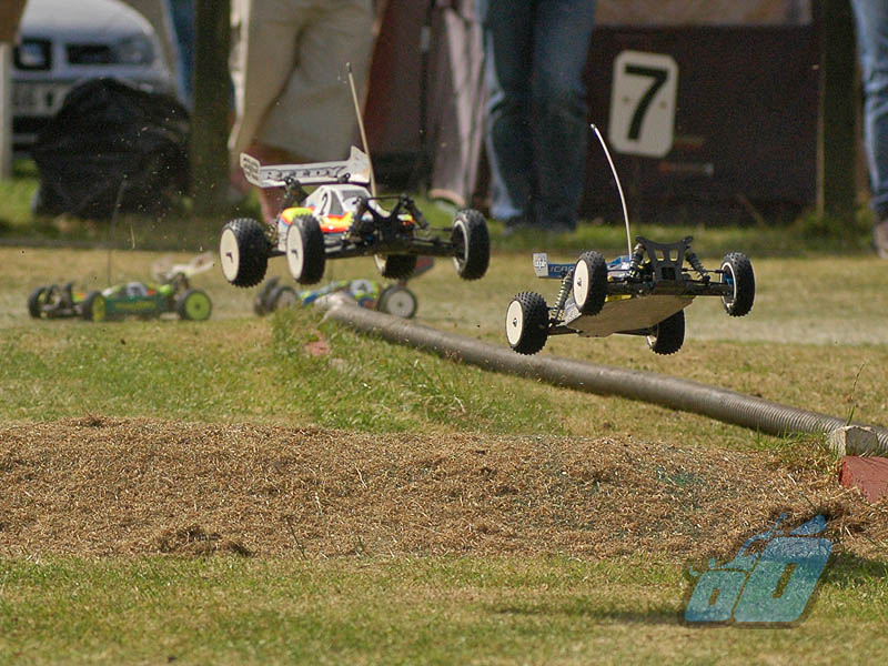 PUSH PUSH !!!! last corner of the A - Lowe chasing hard.