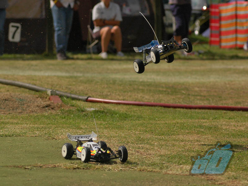 PUSH PUSH !!!! last corner of the A - Lowe chasing hard.