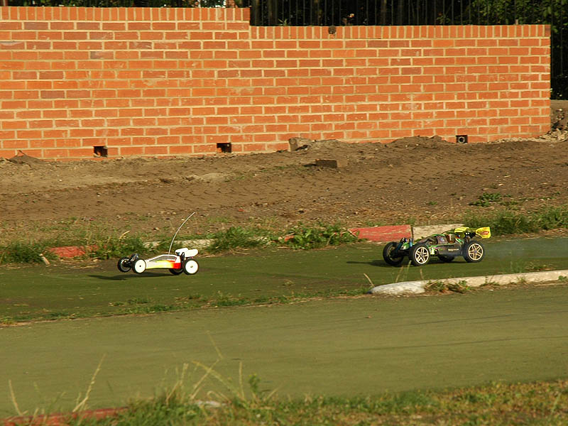 10th eleltric 2wd  VS  8th Nitro BEAST