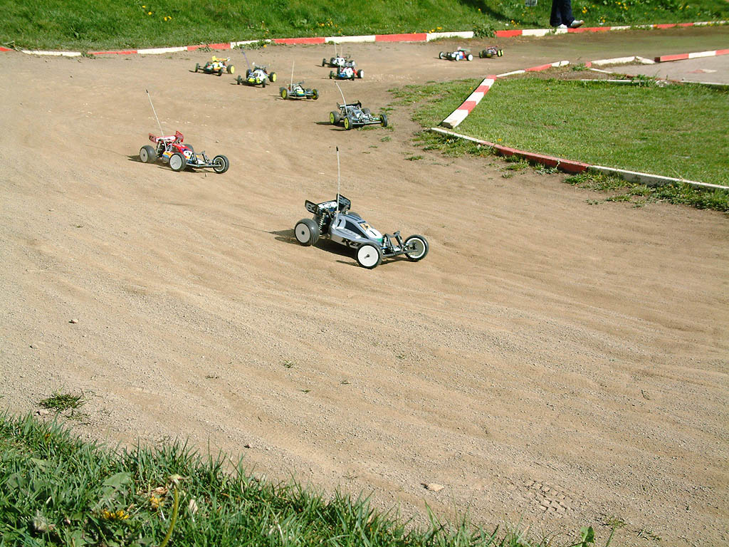 Start of the A final, 3 b4's leading a field of losi's... 