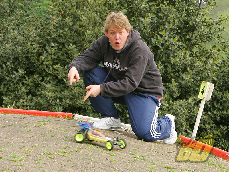 Stu Wood marshalling, sort of ! :)