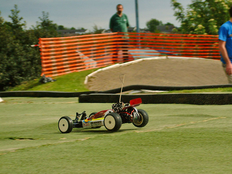 neil cragg lands the jump as the official photographer picks up some tips ;)