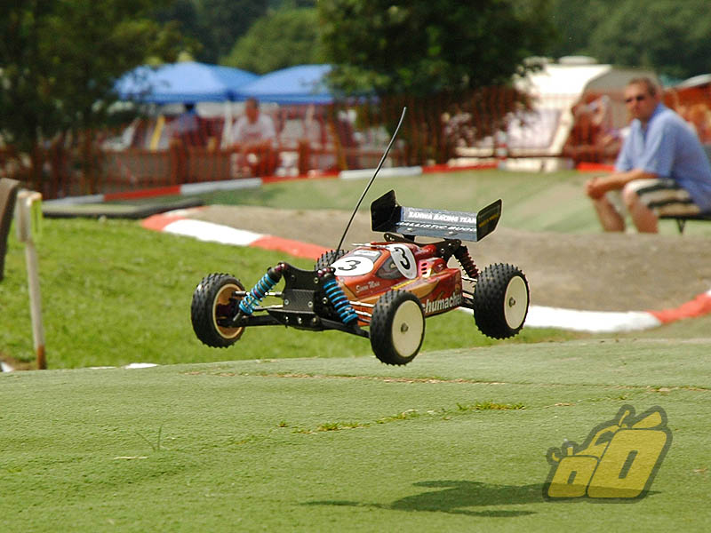 Simon Moss flying !