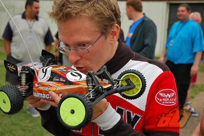 Roundy Kissing Simon Moss' car before his final