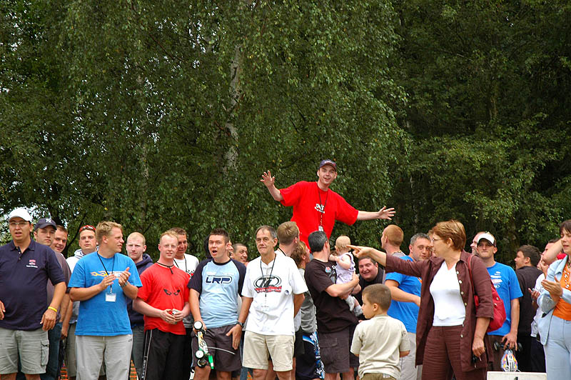 Me Crowd surfing !