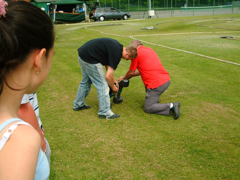 People all willing to help get the tyres back on to see more action